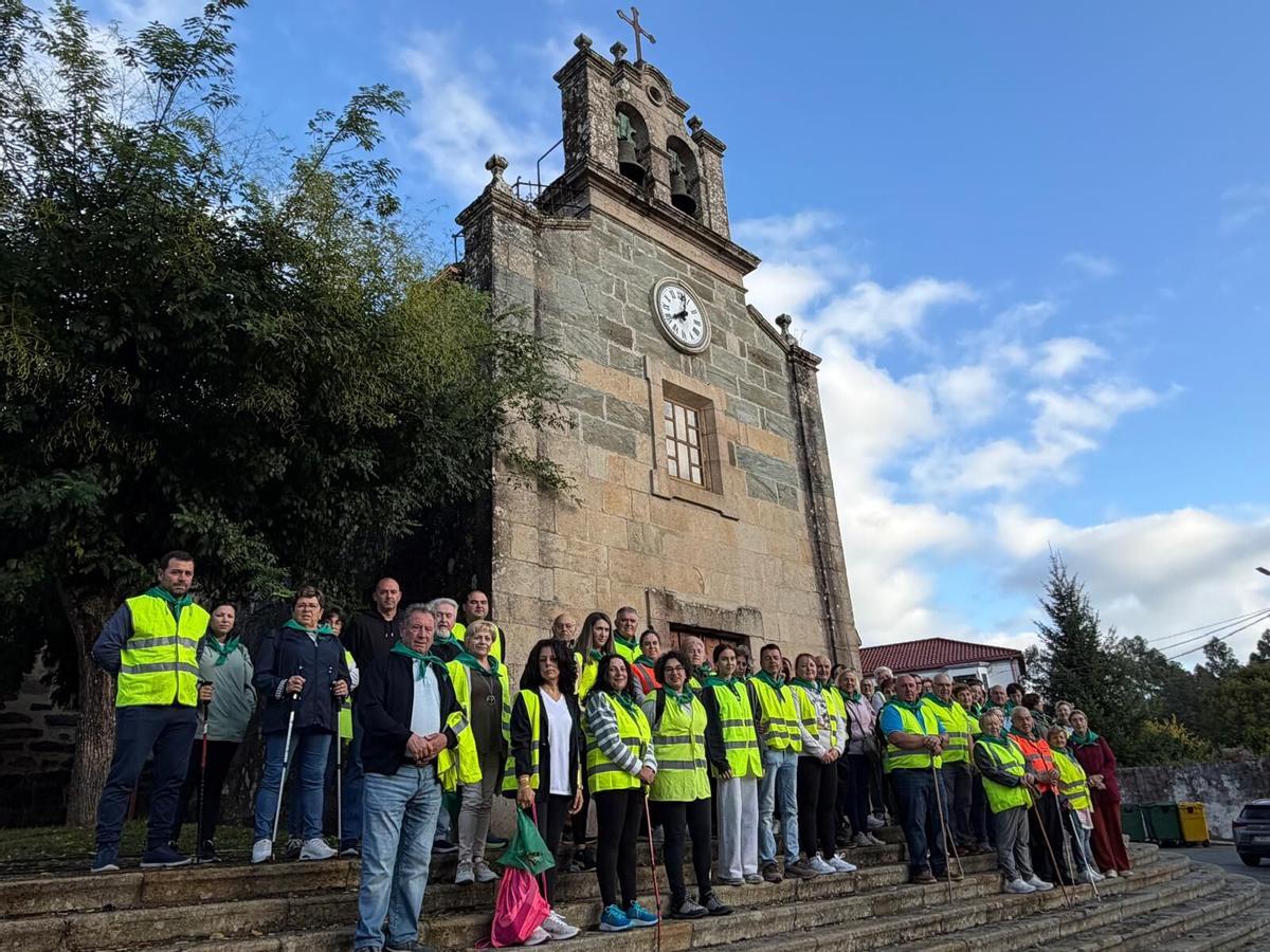 Los peregrinos de Lalín, antes de iniciar la caminata.
