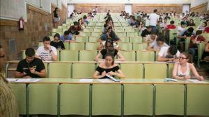 Examen de selectividad el pasado mes de junio en una facultad de la Universidad de Zaragoza.