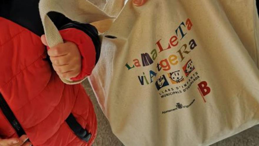 La Biblioteca torna a portar les Maletes Viatgeres a les llars d’infants municipals d’Igualada