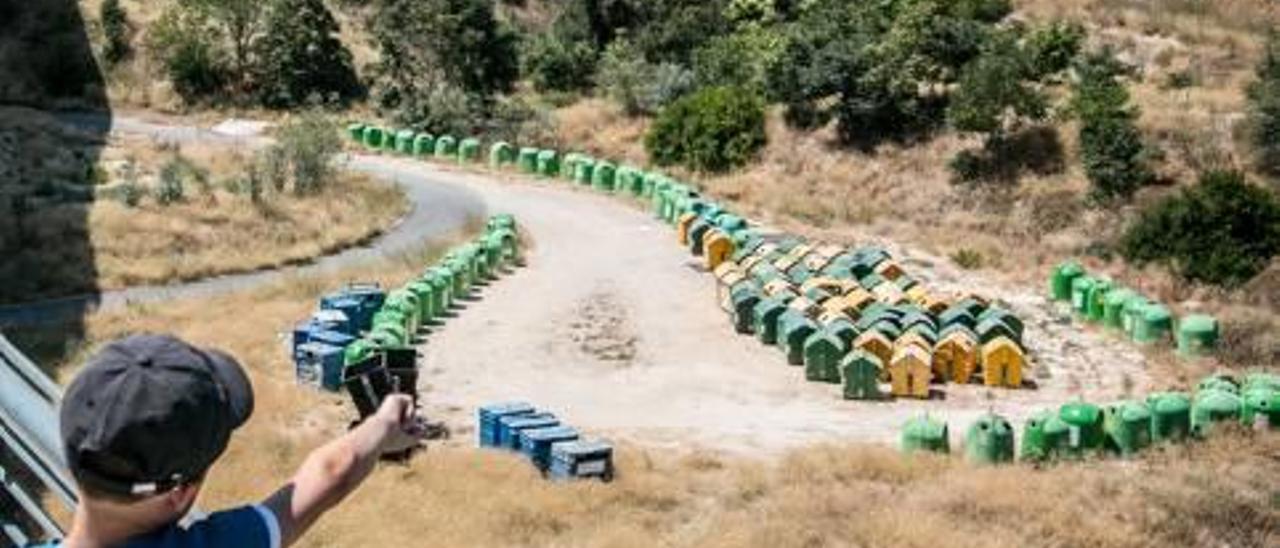 Los depósitos que se están retirando debajo del puente Francisco Aura.