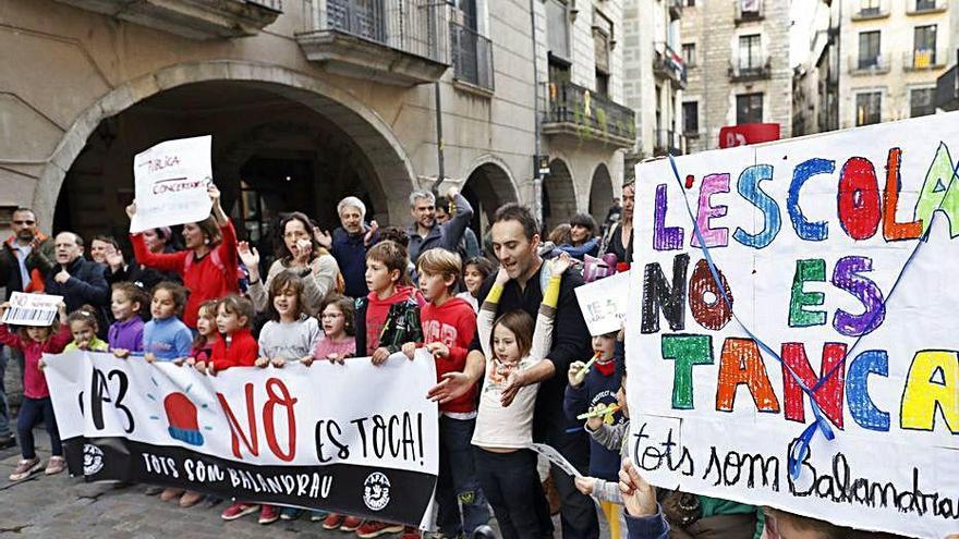 L&#039;AFA de l&#039;escola Balandrau manifestant-se el 2019.