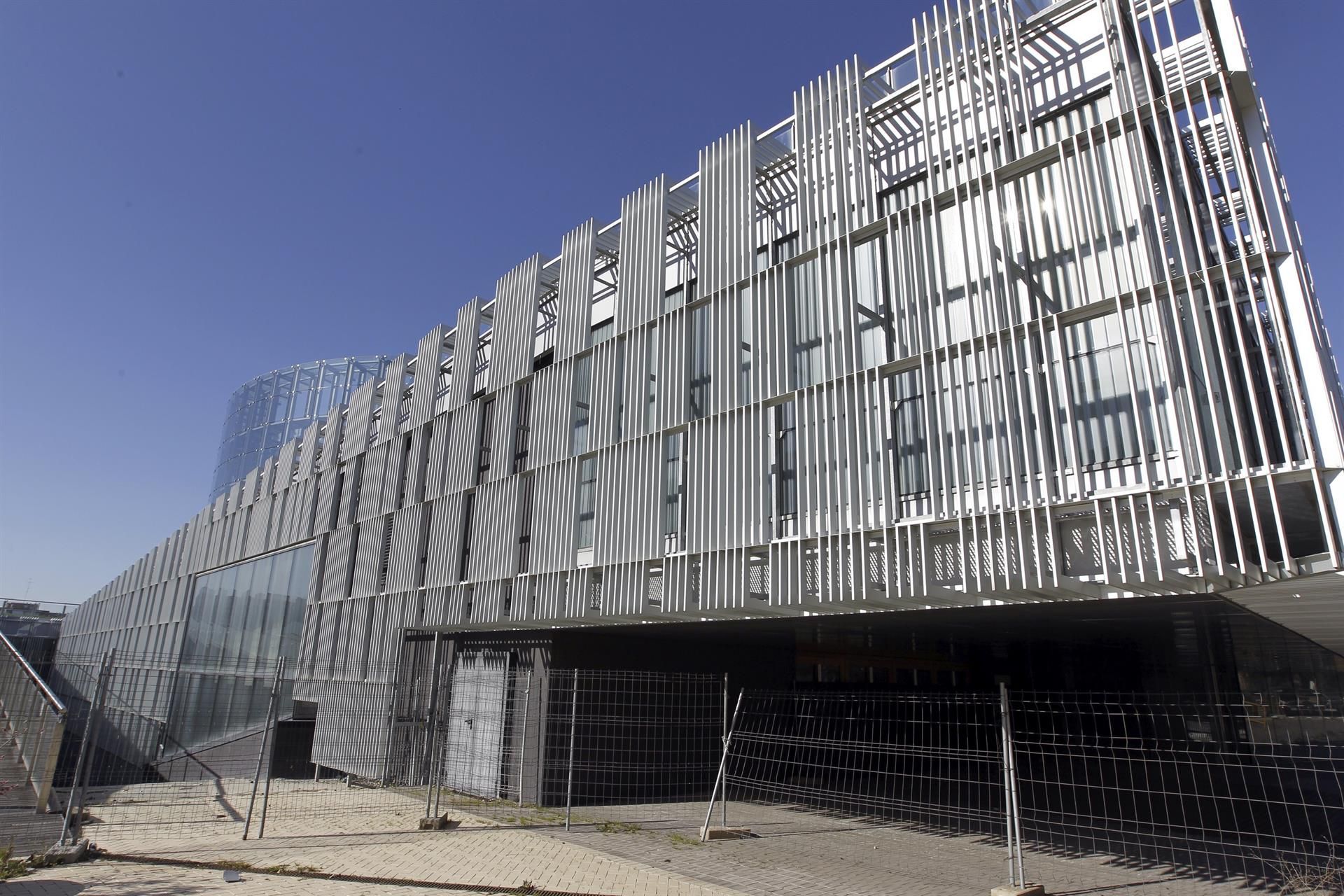 El inacabado Centro de Creación de las Artes de Alcorcón (CREAA) es el edificio cedido por el Ayuntamiento de Alcorcón para albergar el Centro Estatal de Coordinación del Servicio Atenpro (CECA).