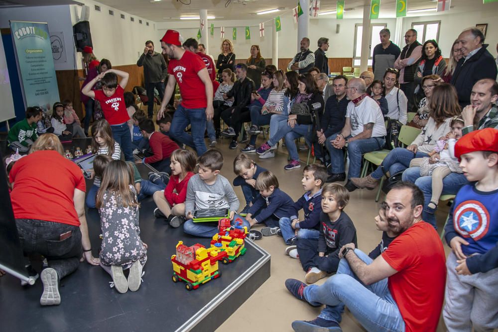 El colegio La Salle lleva a cabo un taller para crear y programar autómatas con los que simular la entrada de Moros y Cristianos