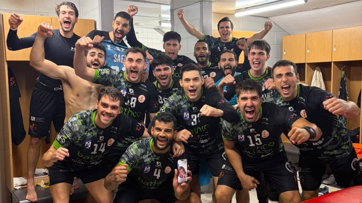 El vestuario celebró la victoria por todo lo alto