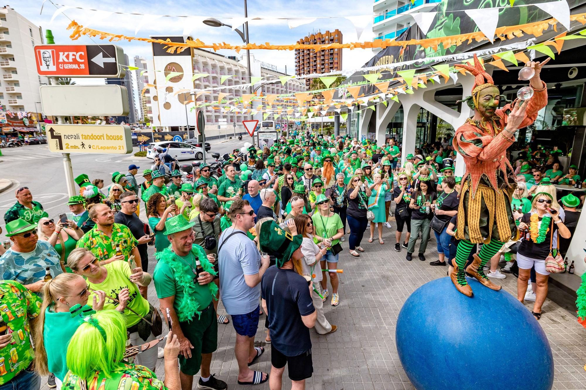 Saint Patrick llena de verde las calles de Benidorm