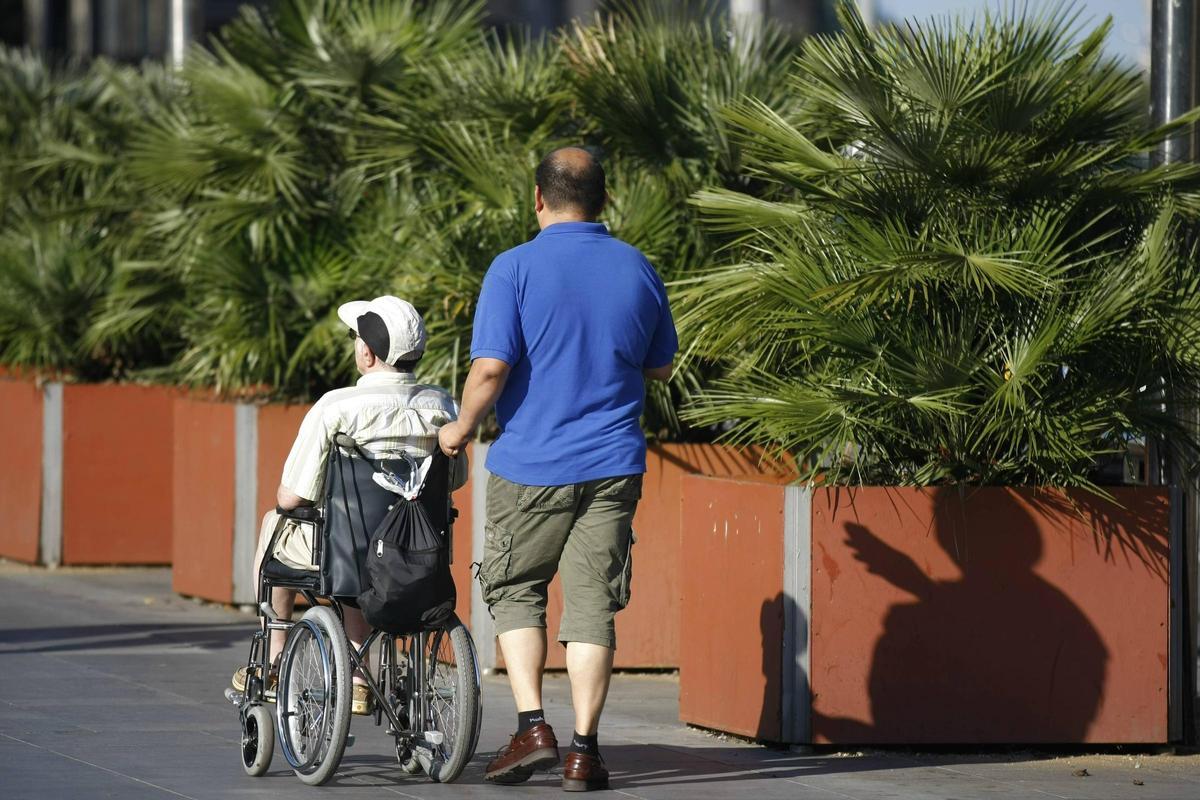Ayuda de 1.150€ a las familias que tengan personas mayores de 65 años a su cargo