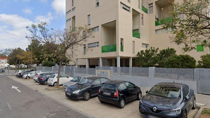 Detenido en Paterna por intentar estrangular a su pareja y esconderla en el canapé de la cama