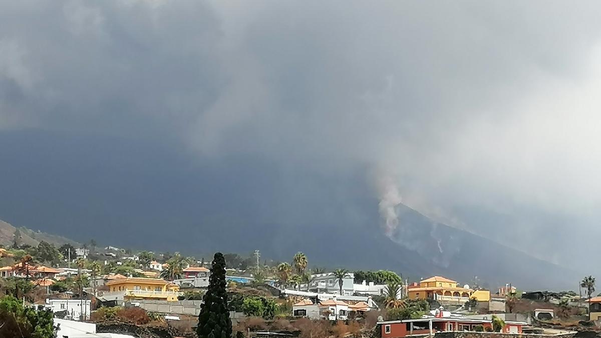 Se abre una nueva boca eruptiva en el volcán de La Palma