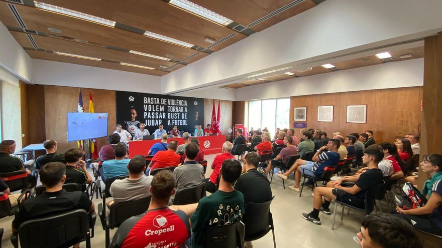 La Federació de Futbol de les Illes Balears lanza una campaña para captar a nuevos árbitros