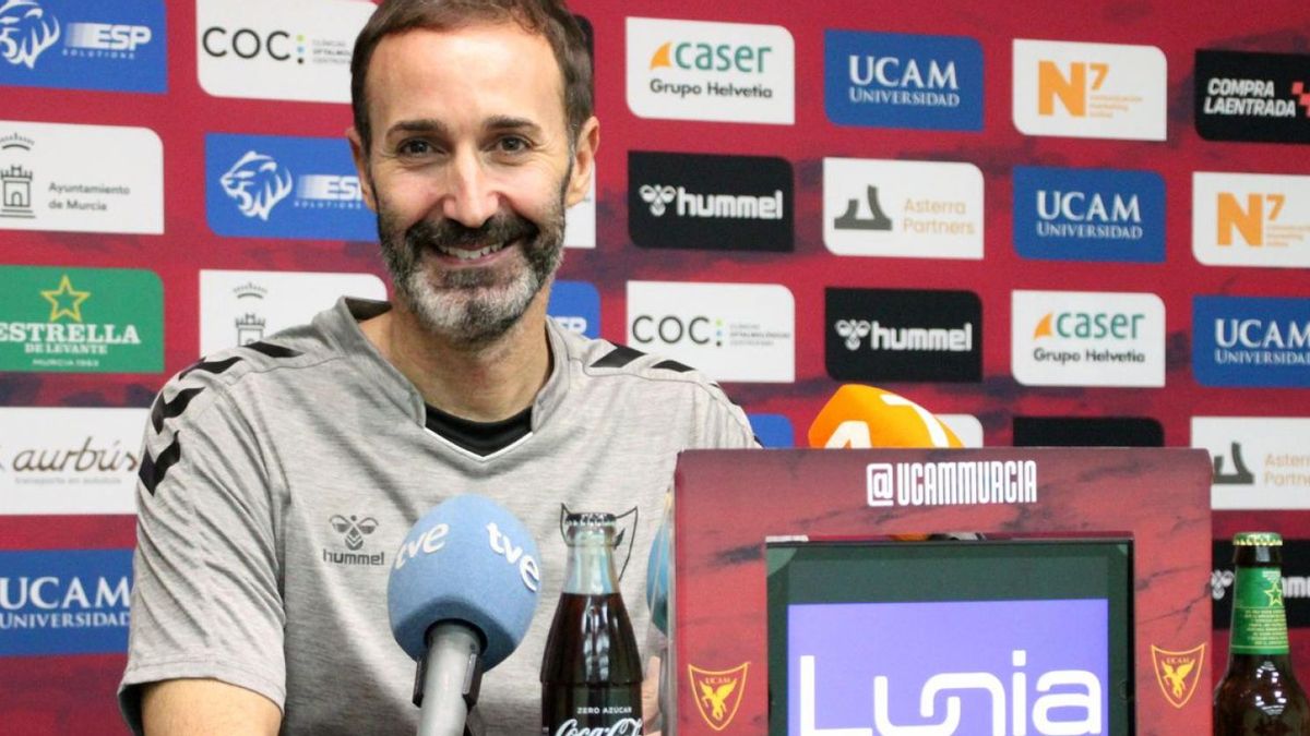 Sito Alonso, entrenador del UCAM Murcia, durante la rueda de prensa.