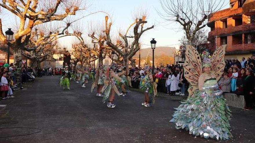 Participantes en el festival organizado en la alameda de Catoira. // FdV