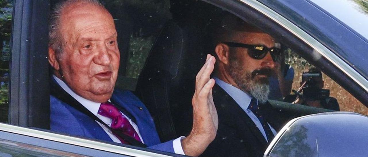 El rey Juan Carlos I a su llegada al palacio de la Zarzuela.