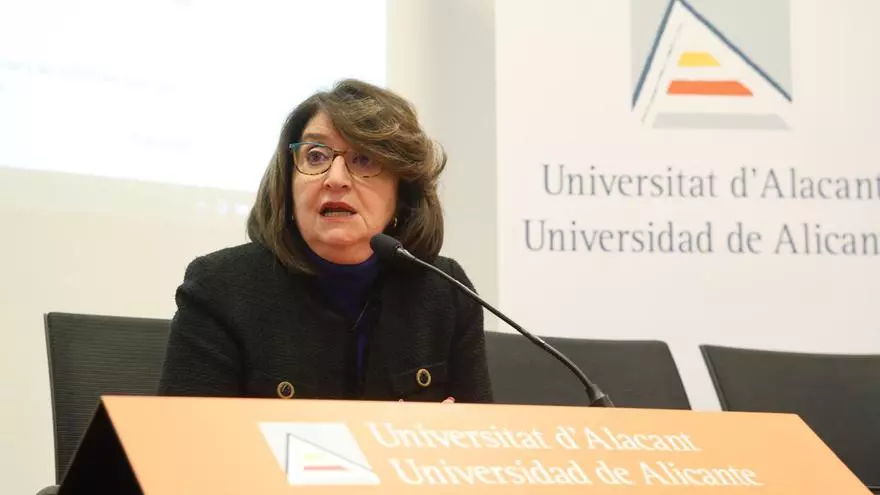 Amparo Navarro hablará con Mazón la próxima semana sobre las prácticas de los alumnos de Medicina en hospitales