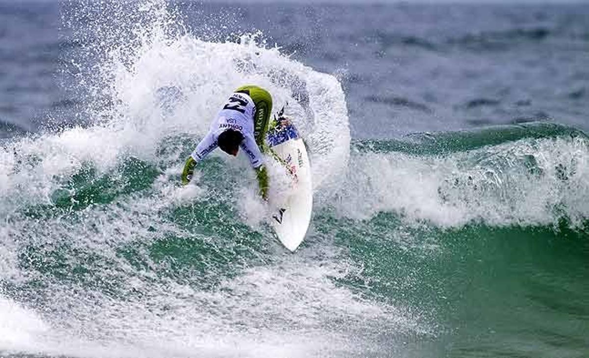 En aquesta fotografia, difosa per ASP International, Andrew Doheny de Newport Beach, Califòrnia, competeix en el Billabong ASP World Junior Championships a Sydney (Austràlia).