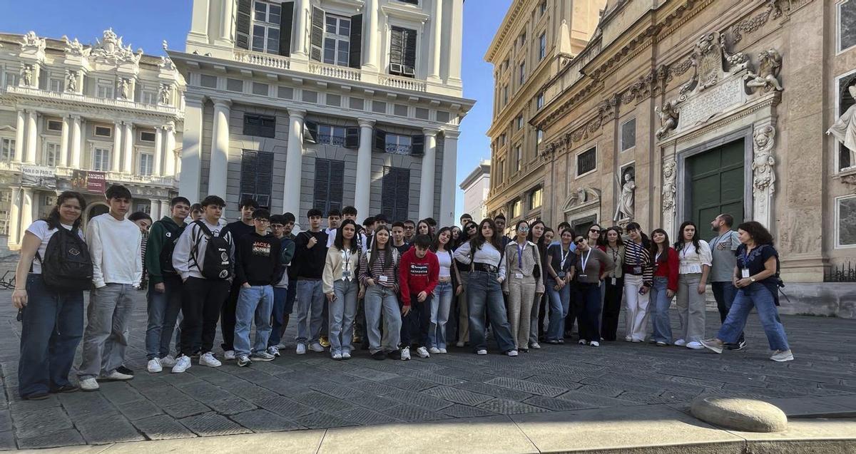 El grupo del centro lalinense en una de sus visitas.  |