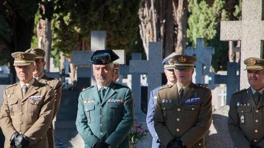 Broncano, junto a Zabala y otros mandos del Ejército.