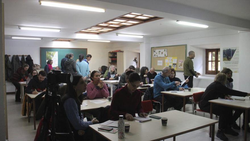 Jornada sobre prevención de incendios y transición ecológica celebrada en Puebla de Sanabria que ha contado con la participación de diferentes profesionales y expertos.  | ARACELI SAAVEDRA