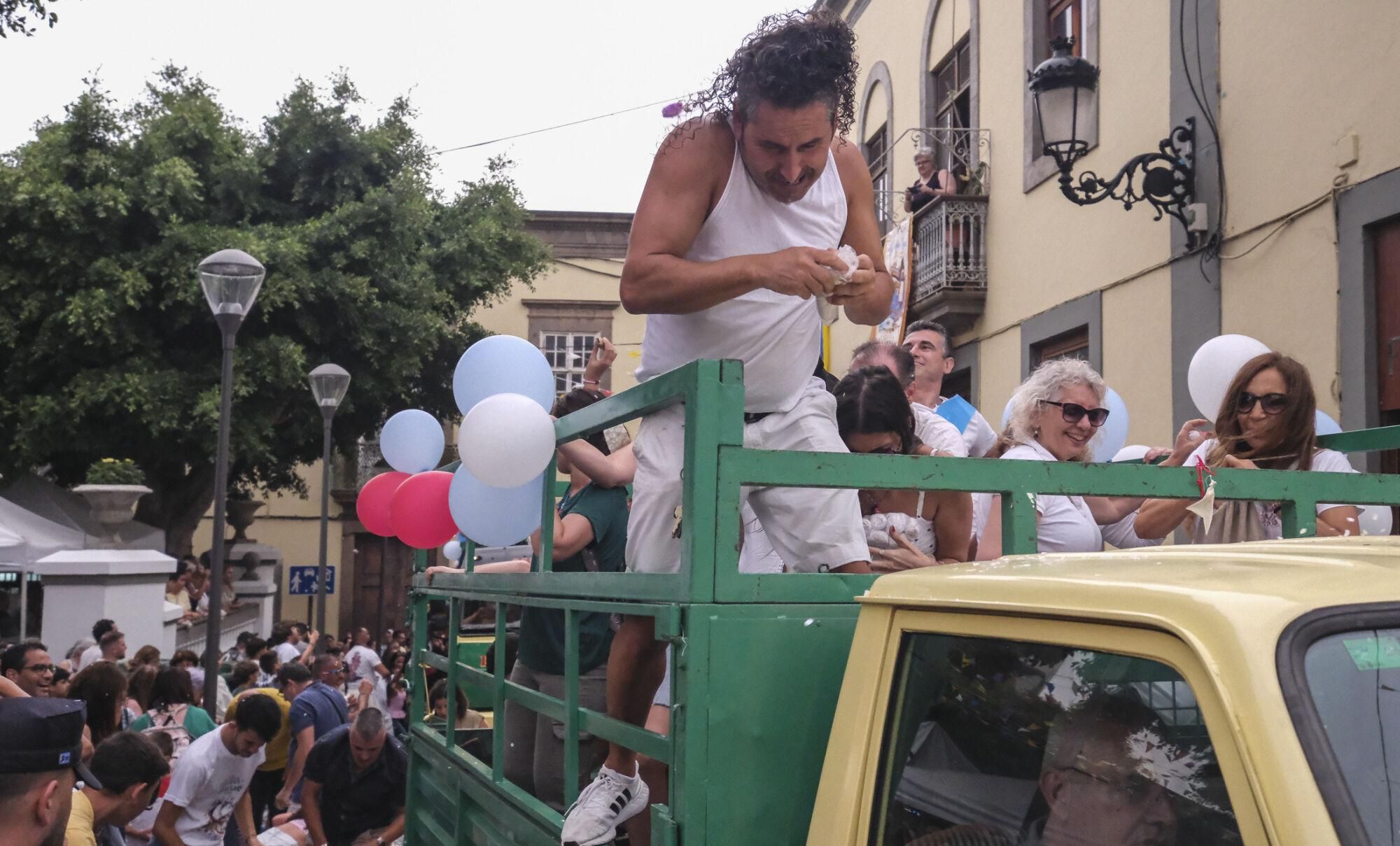 Batalla de flores en las Fiestas de la Virgen de Guíaa