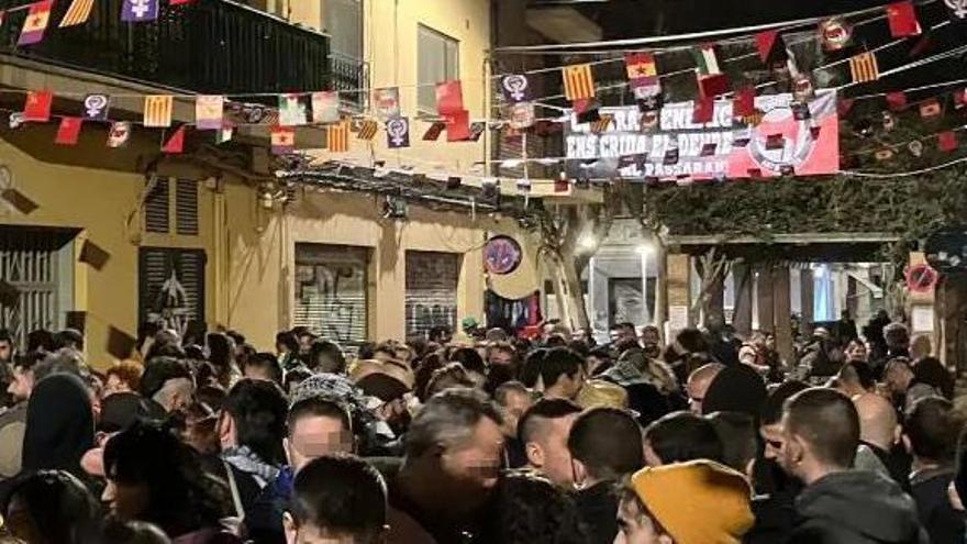 Imagen del acto organizado el sábado por la noche por el colectivo Cosa Nostra en la calle San Miguel.