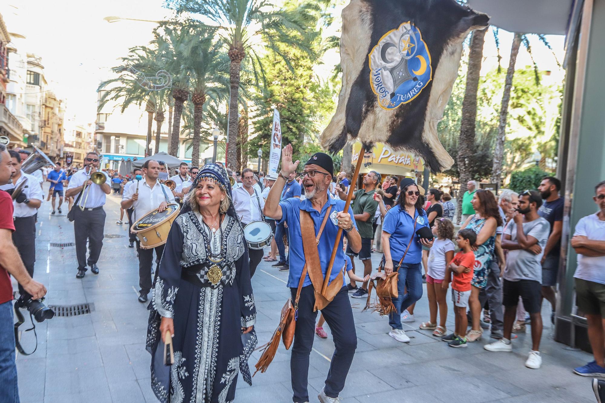 Los Moros y Cristianos de Elche recuperan su Entraeta