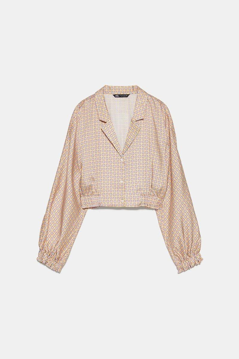 Camisa estampado geométrico de Zara. (Precio: 22, 95 euros)