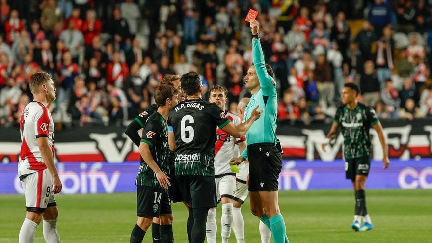 Rayo Vallecano - Elche CF I La targeta roja a Pedro Bigas