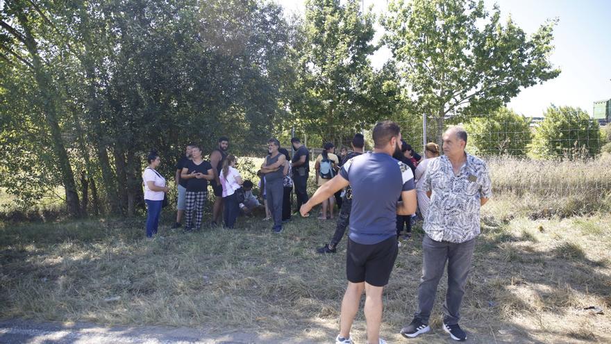 La angustia de la tiktoker Laura Montoya, evacuada en el incendio del poblado de Llanera : &quot;Nos subimos a una furgoneta en cuanto empezó el fuego&quot;