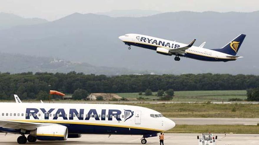 Un avió de la companyia irlandesa s&#039;enlaira des de l&#039;aeroport de Vilobí d&#039;Onyar aquest setembre.