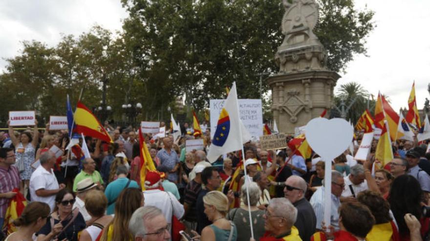 Agredido un cámara de Telemadrid en la manifestación de Cs en la Ciutadella