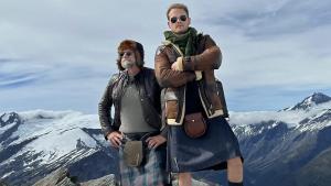 Graham McTavish y Sam Heughan, en ’Men in kilts 2’.