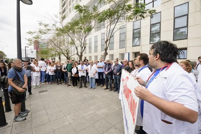 Concentración de médicos y personal sanitario como protesta por la situación del área de Urgencias.  | 25/04/2019 | Fotógrafo: Tony Hernández