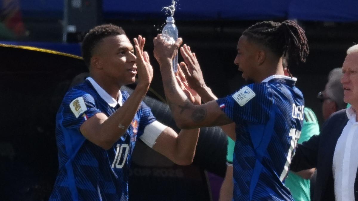 Mbappé celebra con Olise