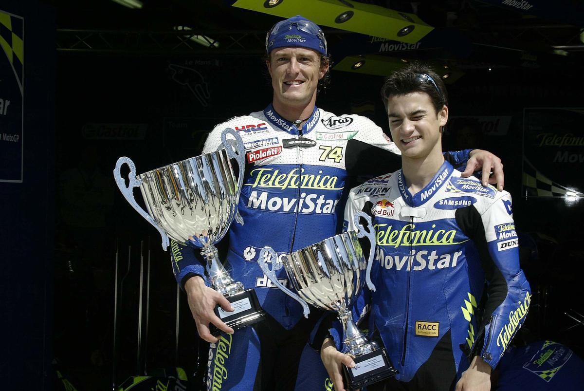 Sete Gibernau y un jovencísimo Dani Pedrosa, tras ganar en Le Mans en 2004