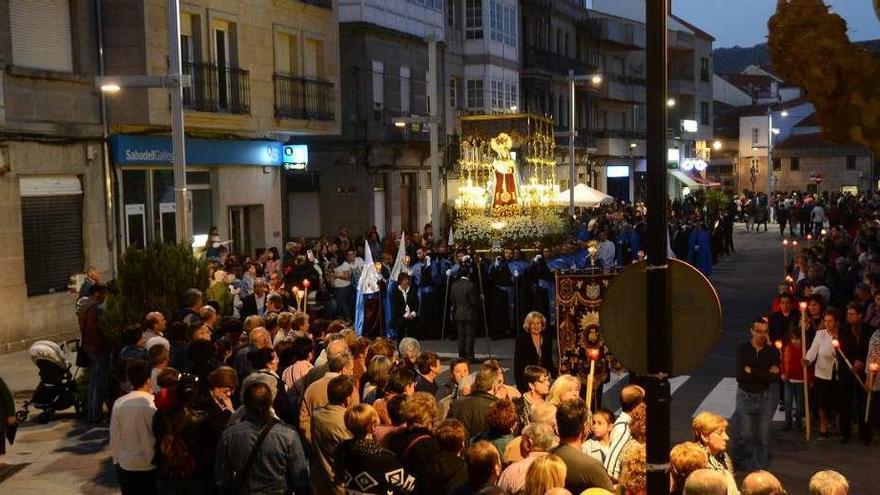 Procesión de los Dolores por las calles de Cangas. // Gonzalo Núñez