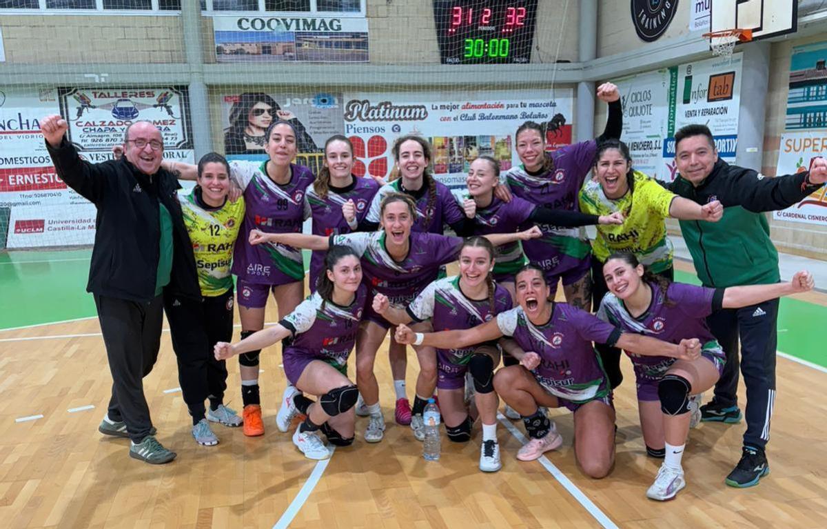 El Rahi Sepisur Adesal celebra la victoria en la cancha del Bolaños.