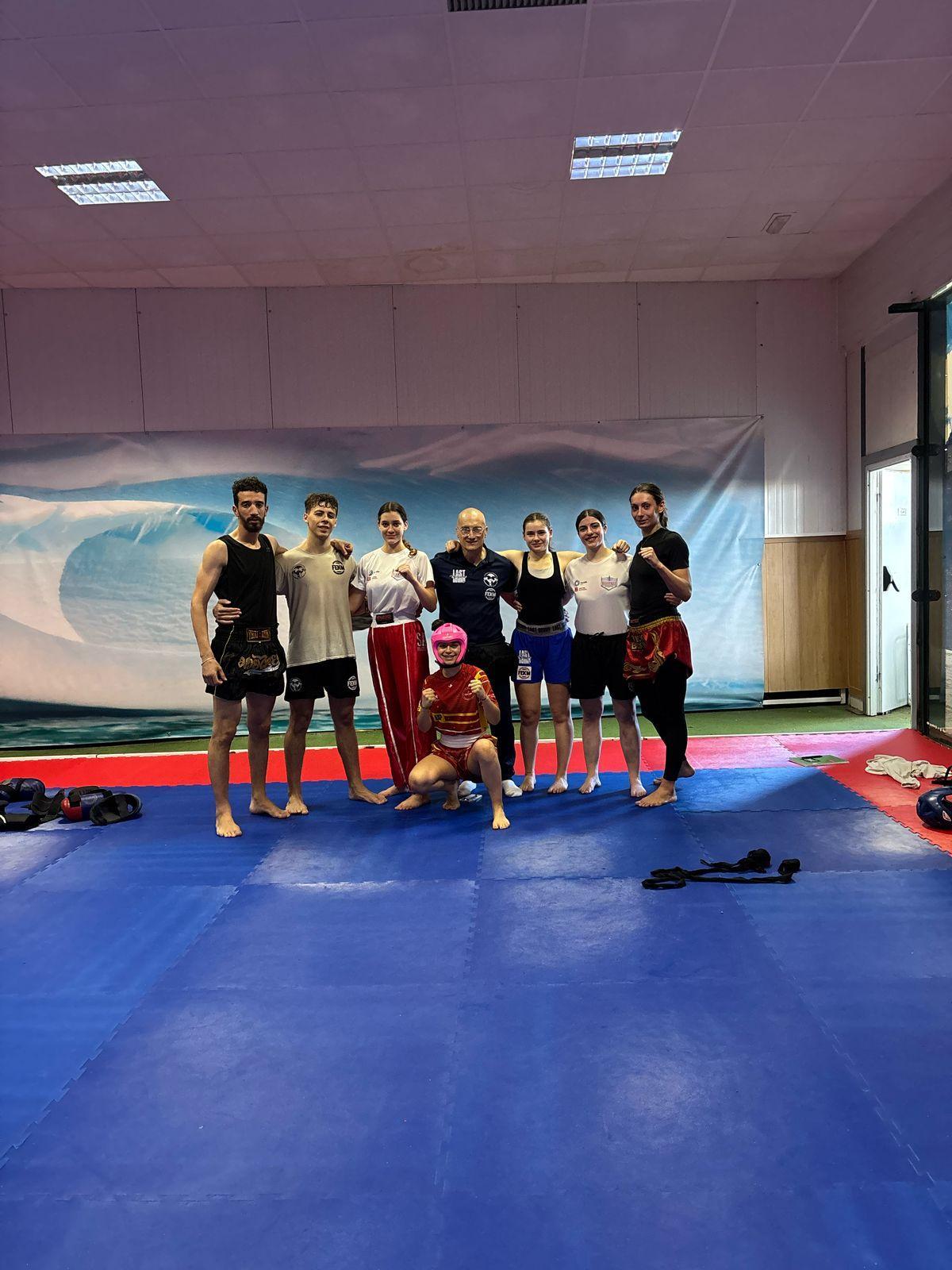 Técnico y deportistas del BoxSafor, en la concentración de Toledo