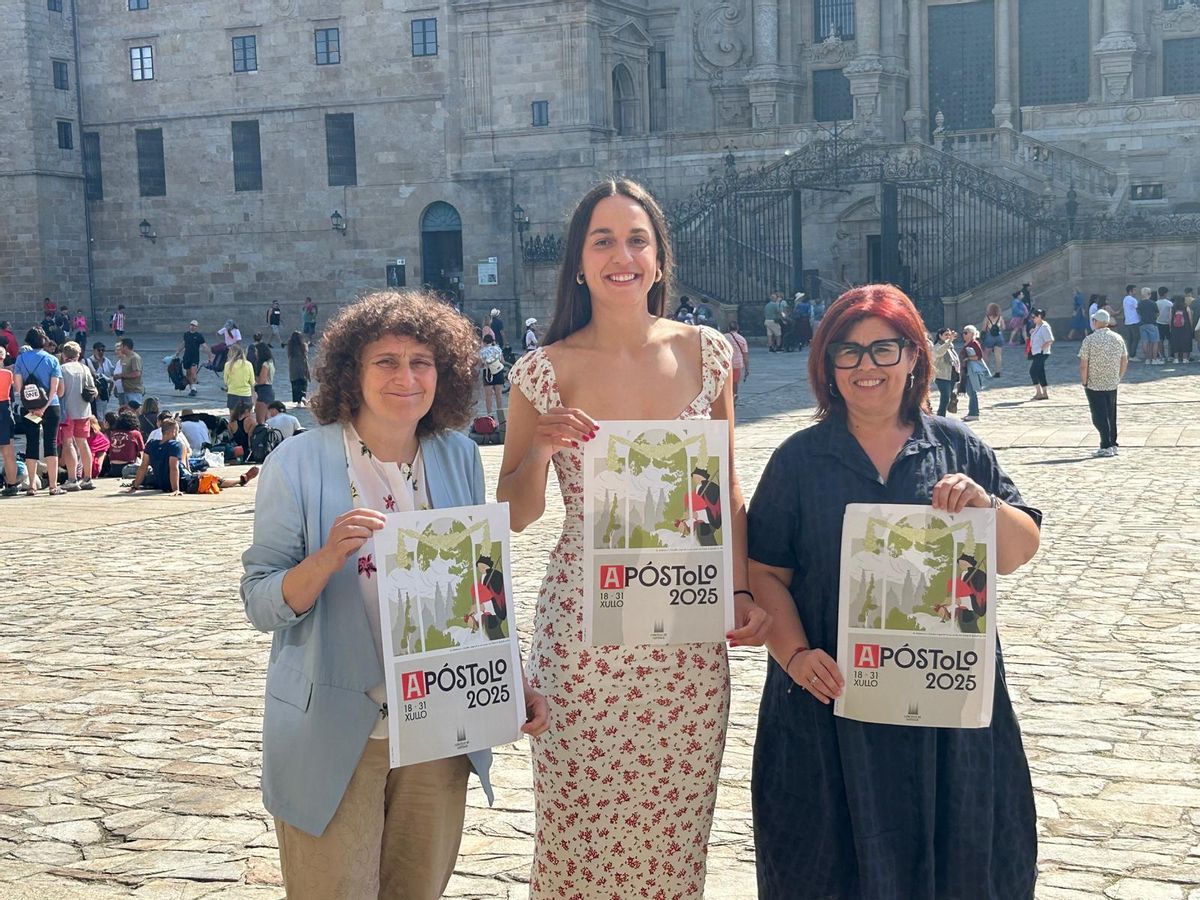 Goretti Sanmartín junto a Blanca Millán y Pilar Lueiro, presentando la programación de las Fiestas del Apóstol