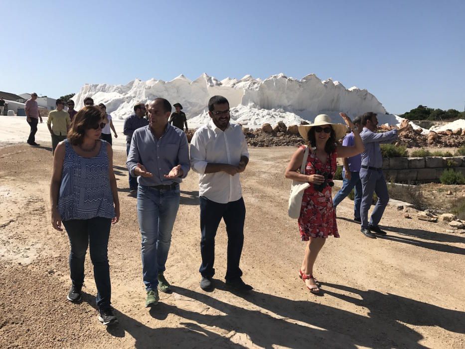 La presidenta Francina Armengol y el conseller Vicenç Vidal visitan el nuevo parque natural de es Trenc