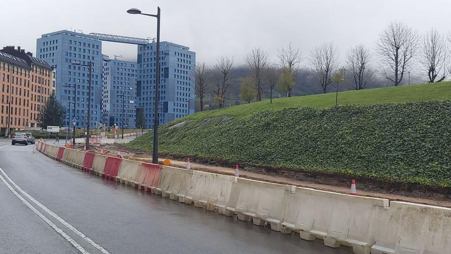 El carril cortado al tráfico para ejecutar las obras. | LNE