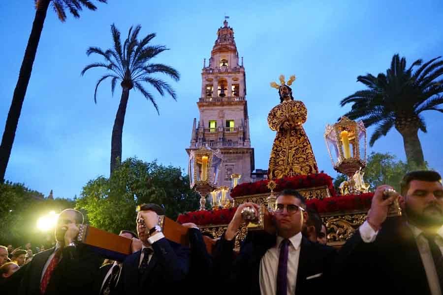 El Vía Crucis de las Cofradías en imágenes.