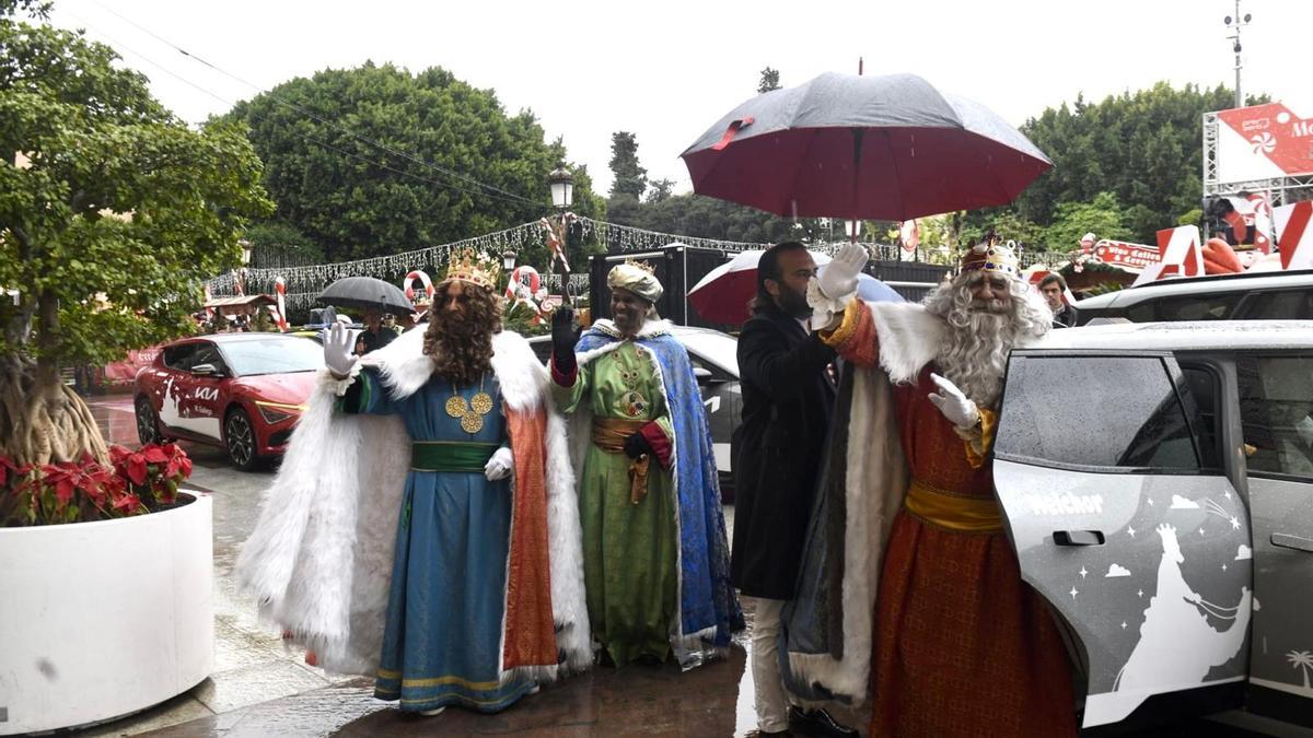 Los Reyes Magos, a su llegada esta mañana al Ayuntamiento de Murcia