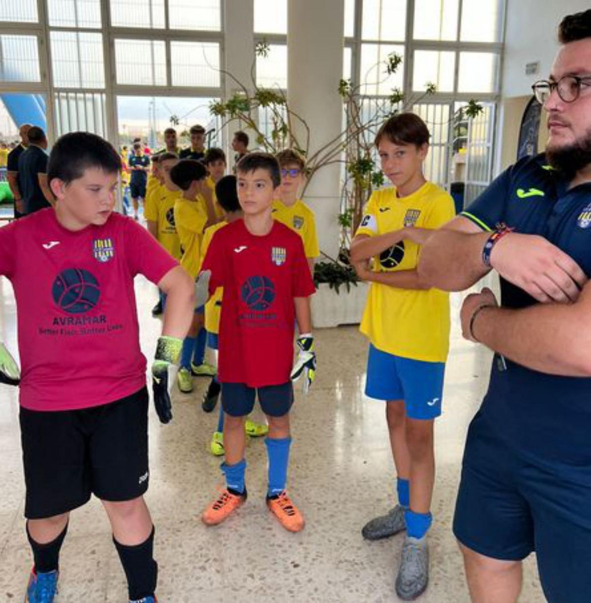 El CD El Campello presenta a su gran familia para la temporada 2022-2023