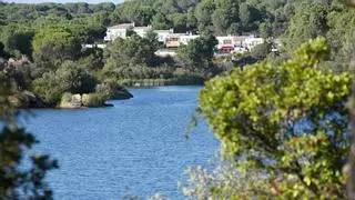 El Seprona investiga un vertido de aguas residuales en el lago de la Encantada en Las Jaras