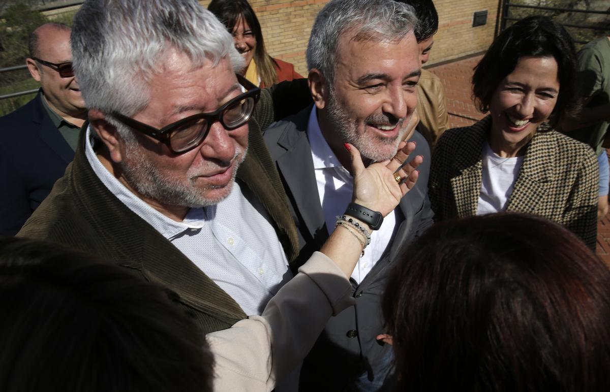 Jaume Collboni arropado entre varios alcaldes socialistas del área metropolitana.jpg