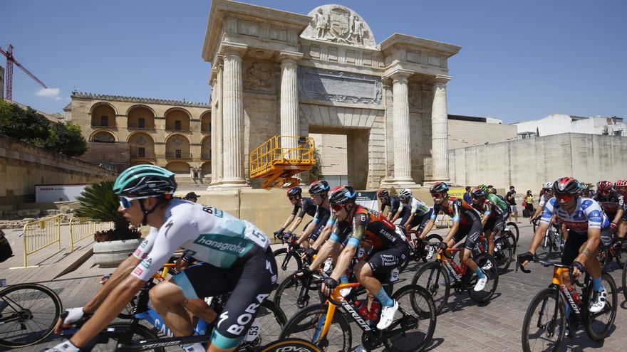 ¿Cuáles son los mejores sitios para ver la etapa de La Vuelta ciclista en Córdoba y a qué hora pasan?