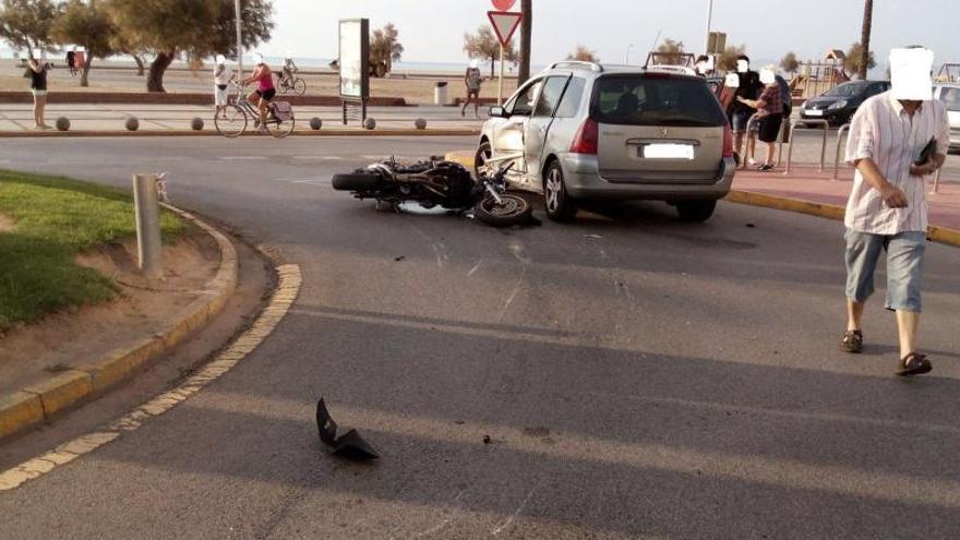 Un motorista resulta ferit greu a Empuriabrava