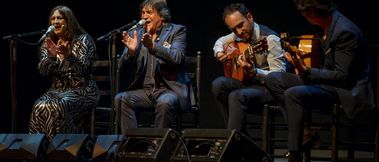 Vicente Soto 'Sordera' y su hija Lela Soto durante su concierto en Les Arts