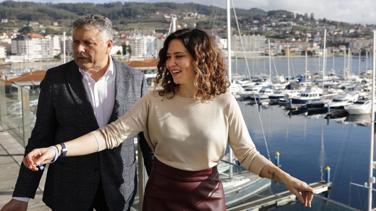 La presidenta de la Comunidad de Madrid, Isabel Díaz Ayuso, participa en un acto electoral en Sanxenxo