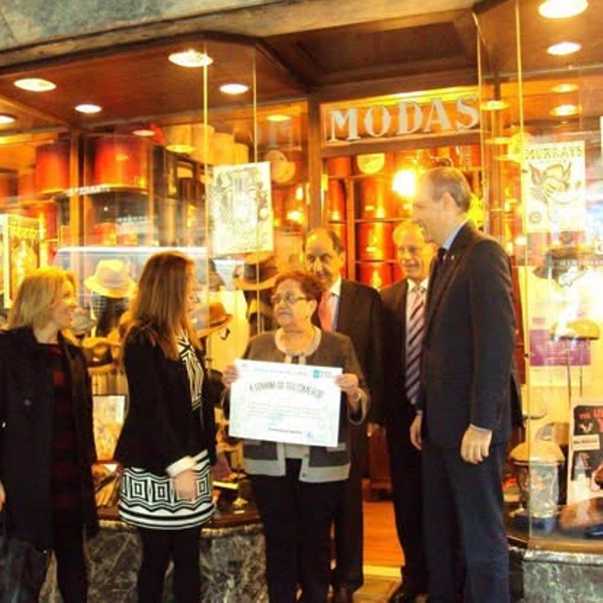 María de las Nieves Iglesias, junto a representantes de Xunta y Concello, en una imagen de archivo.