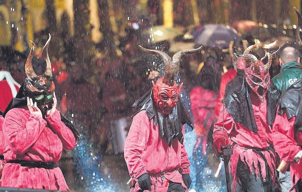 Auch die Teufel mischen bei der Hexennacht in Sa Pobla kräftig mit